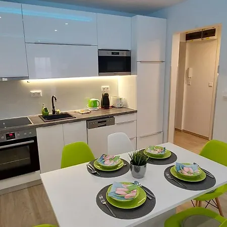 דירה Catamaran 213 *